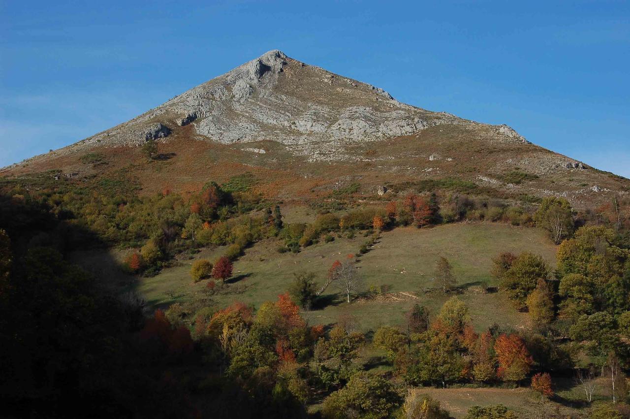 El Mirador De Fuentes Del Narcea Hotel Monco Bagian luar foto