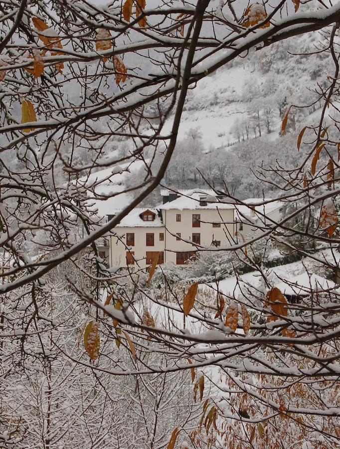 El Mirador De Fuentes Del Narcea Hotel Monco Bagian luar foto