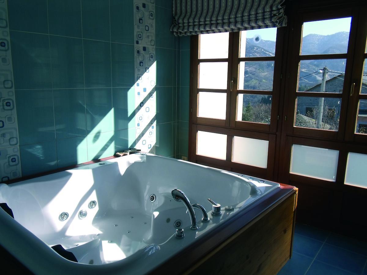 El Mirador De Fuentes Del Narcea Hotel Monco Bagian luar foto