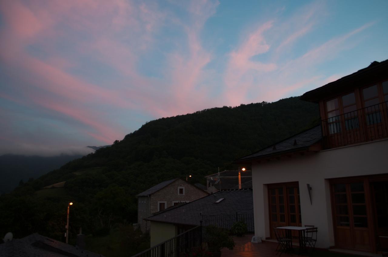 El Mirador De Fuentes Del Narcea Hotel Monco Bagian luar foto